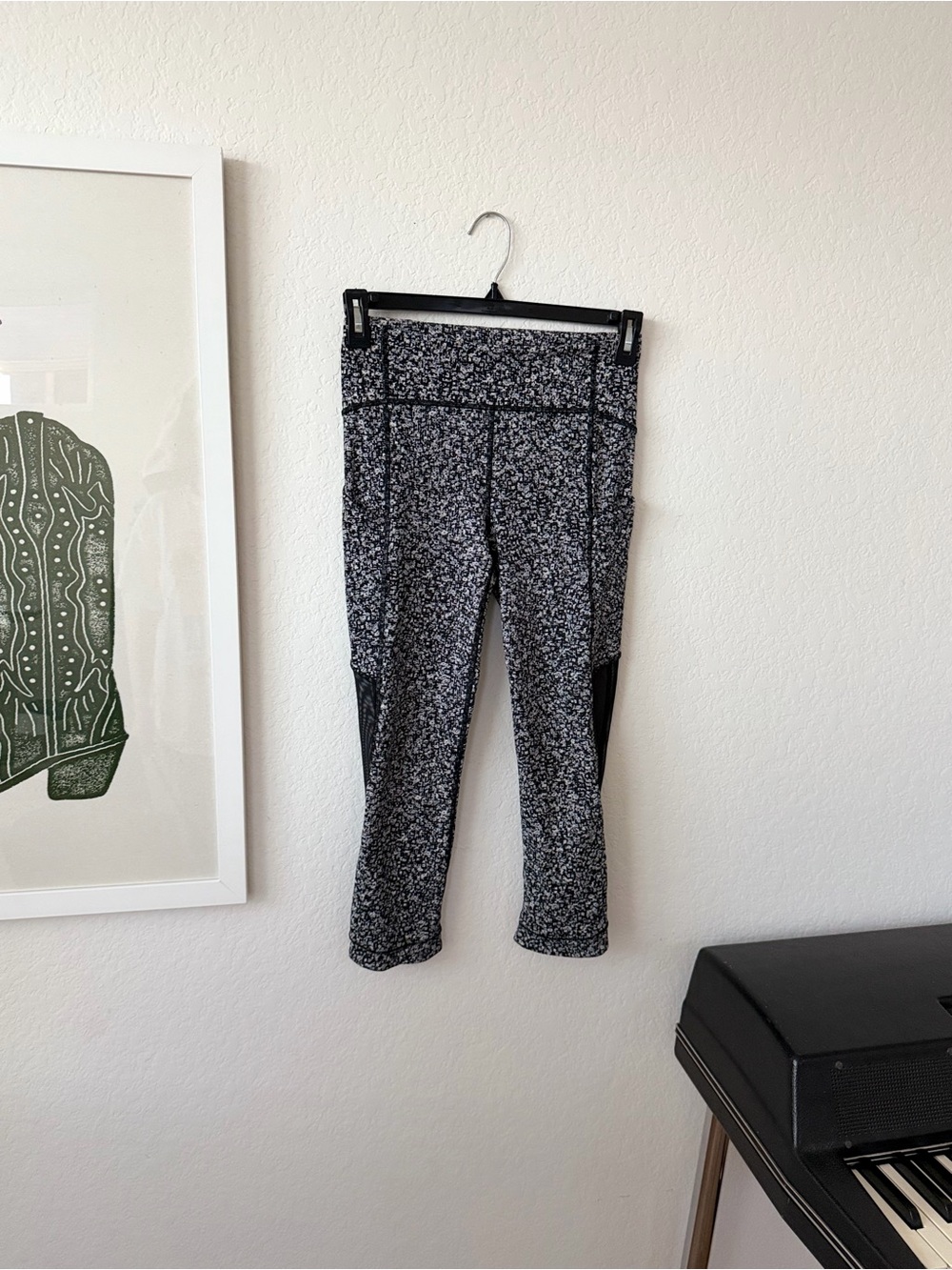 Lululemon Women's Black & White Patterned Athletic Capris